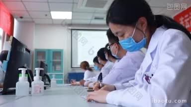 4K医疗_ 实拍医学研讨会医生记笔记